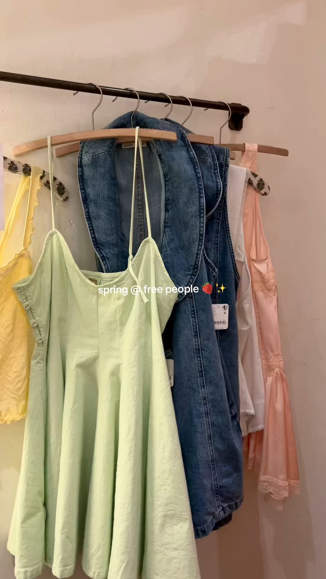 spring new arrivals !! @Free People 🍓🧺✨🦋🍦 #freepeople #springfashion #springshopping #freepeoplestyle #newarrivals 