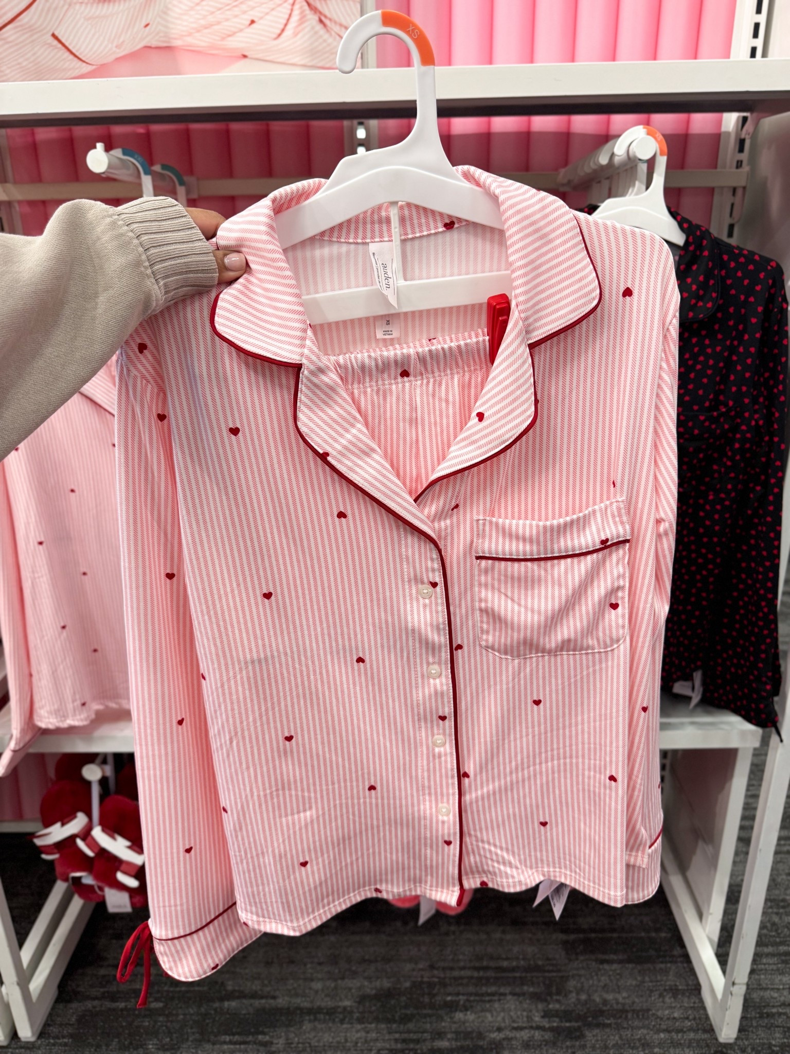 pink pjs

target finds, target style 

#LTKootd #LTKFindsUnder50 #LTKmomlife