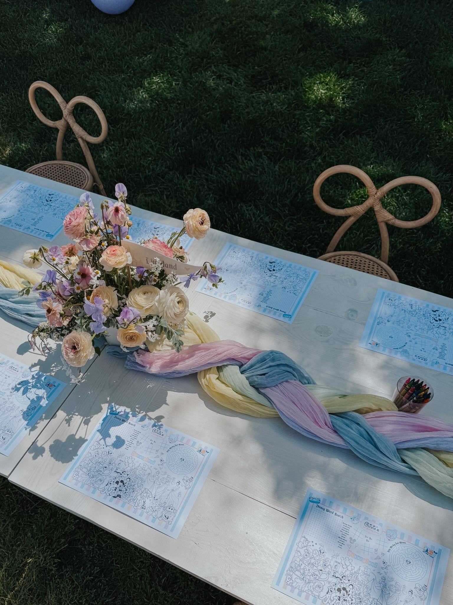 Table runner hack!  Use different colors of dyed cheesecloth and braid together for an instant Disney princess vibe. 👸🏼