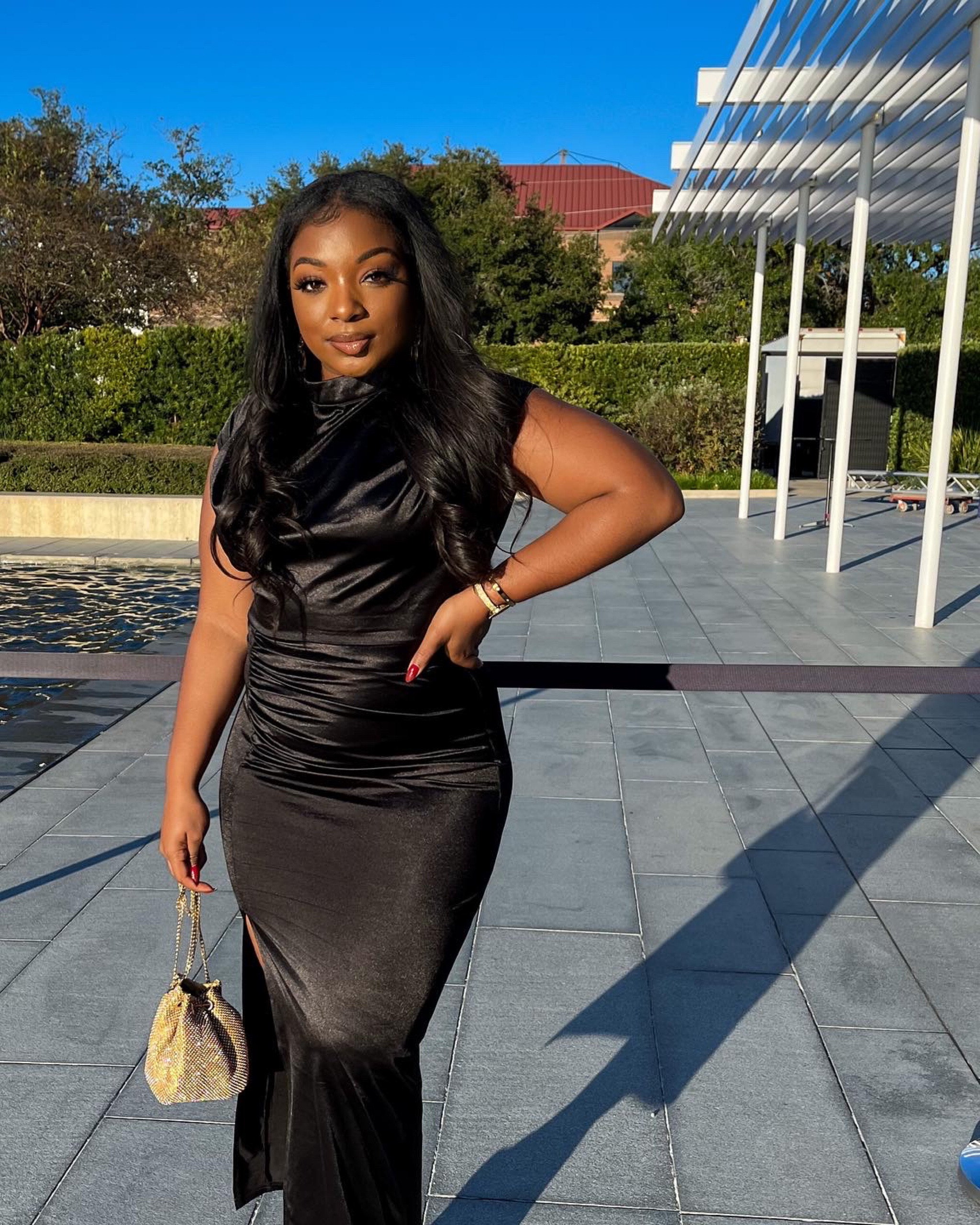 The little black dress you need for the holiday parties. $30 on Amazon!



#LTKunder50 #LTKcurves #LTKFind