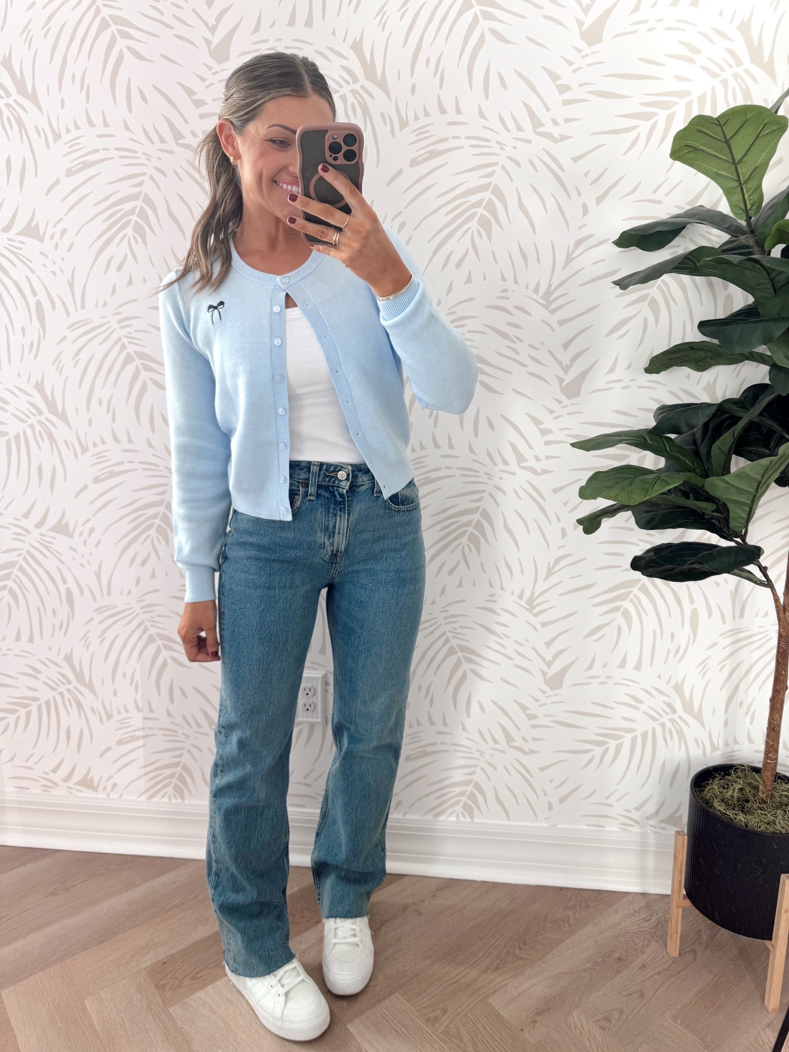 Sooo cute & soft!!!! Wearing 0/25 SHORT jeans. XS cardigan 