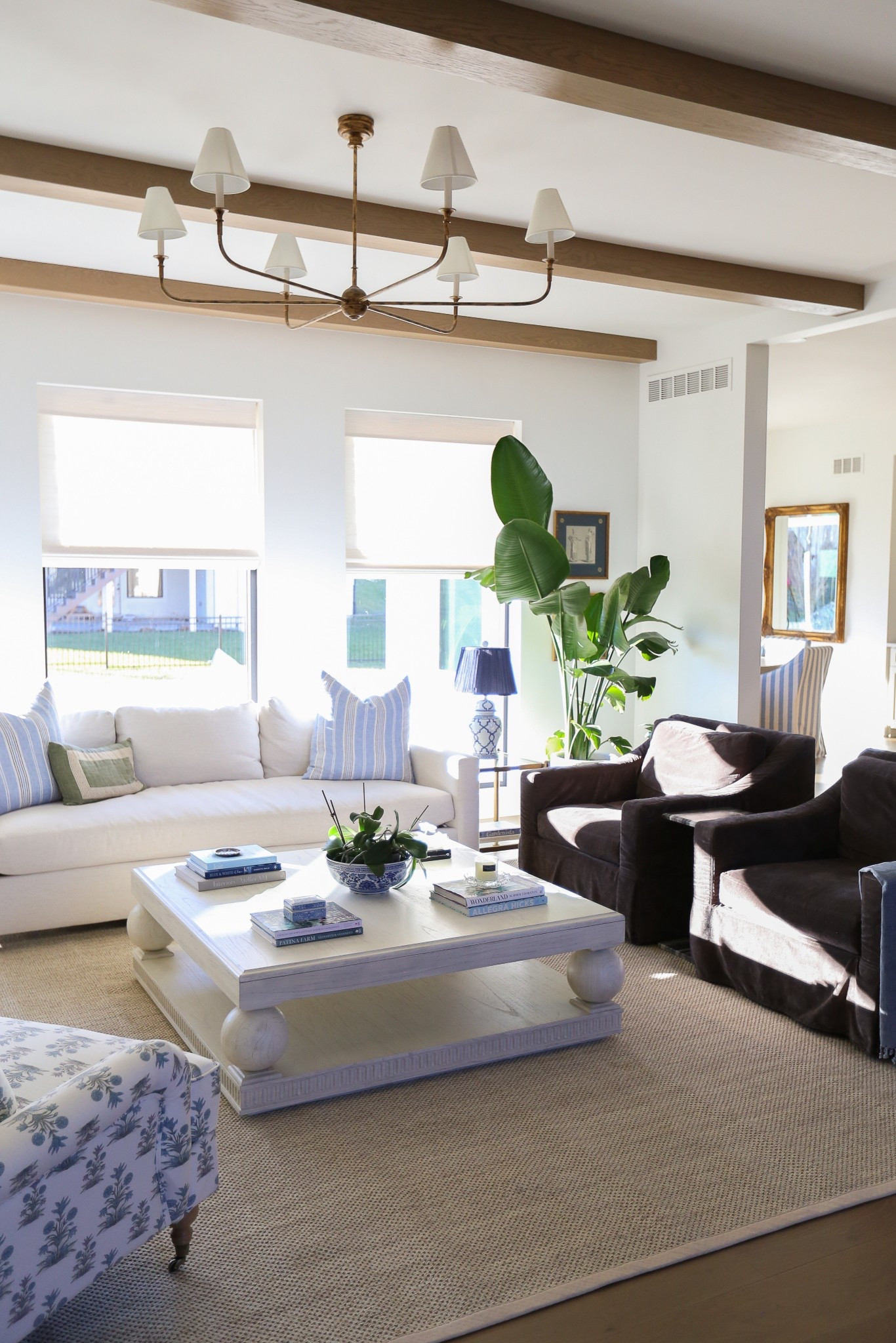 My exact rug! 
I could not be happier with my new sisal rug. Not only is the price point fantastic, it also has a rubber backing which is excellent for nonslip and also to prevent dust from slipping through the natural fibers to the floor.

There’s a few options for the trim, but mine is the marble/beige option. 

#naturalrug #sisalrug #juterug #traditionalhomedecor 

#LTKHome