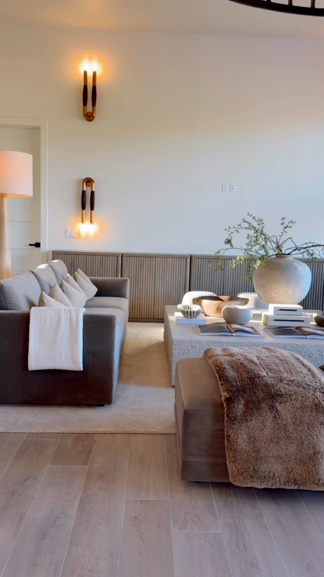 My living room was one of the first makeovers I started once we moved in! I am in love with the overall neutral modern look 😍Dont be afraid to go neutral it is still bold with intentional finds! Modern neutral home decor Modern home decor Neutral home design Interior design 

Summerthompsonstyles

#LTKHome #LTKU #LTKdayinmylife