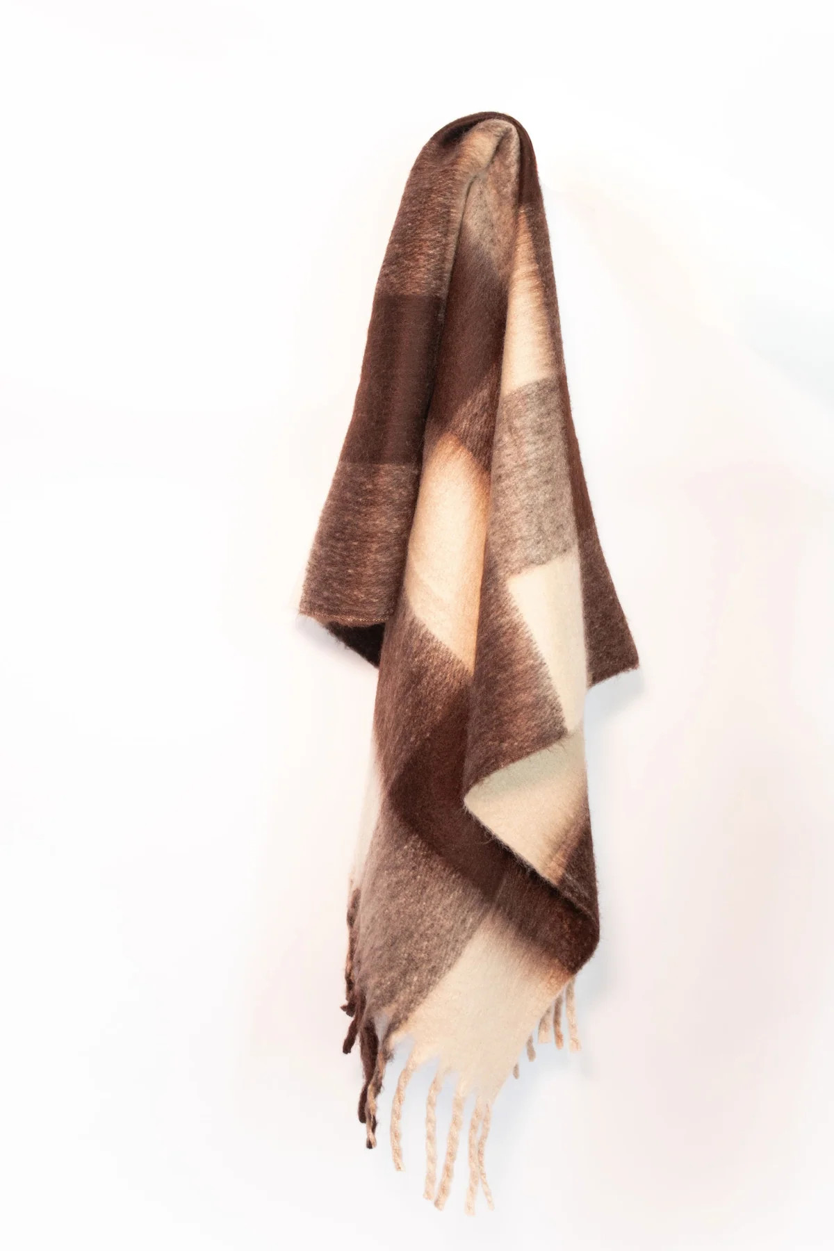 Checkered Fringe Throw Blanket | THELIFESTYLEDCO