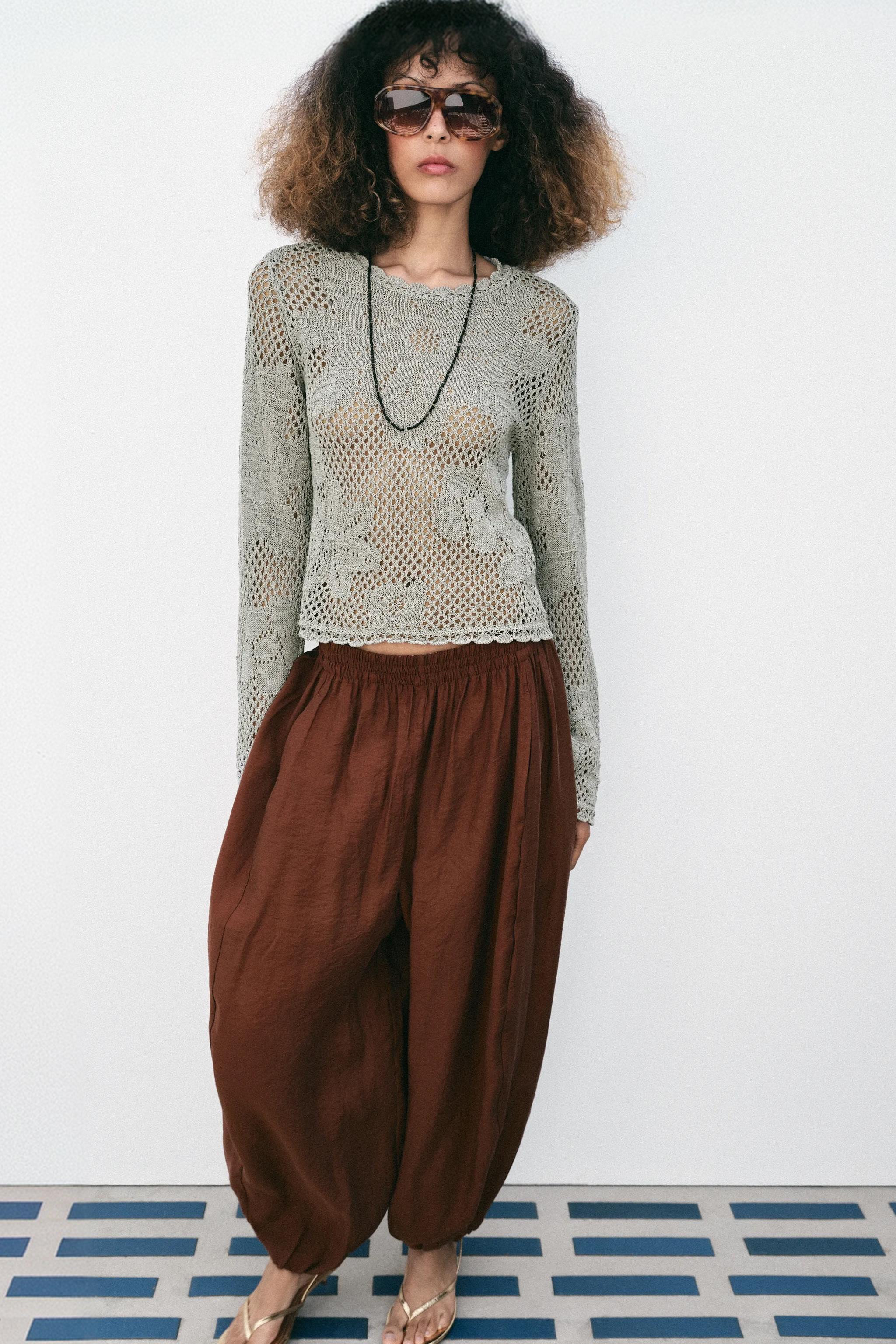 Mid-rise pants with an elastic waistband. Front pockets. Voluminous legs with elastic cuffs. | Zara US
