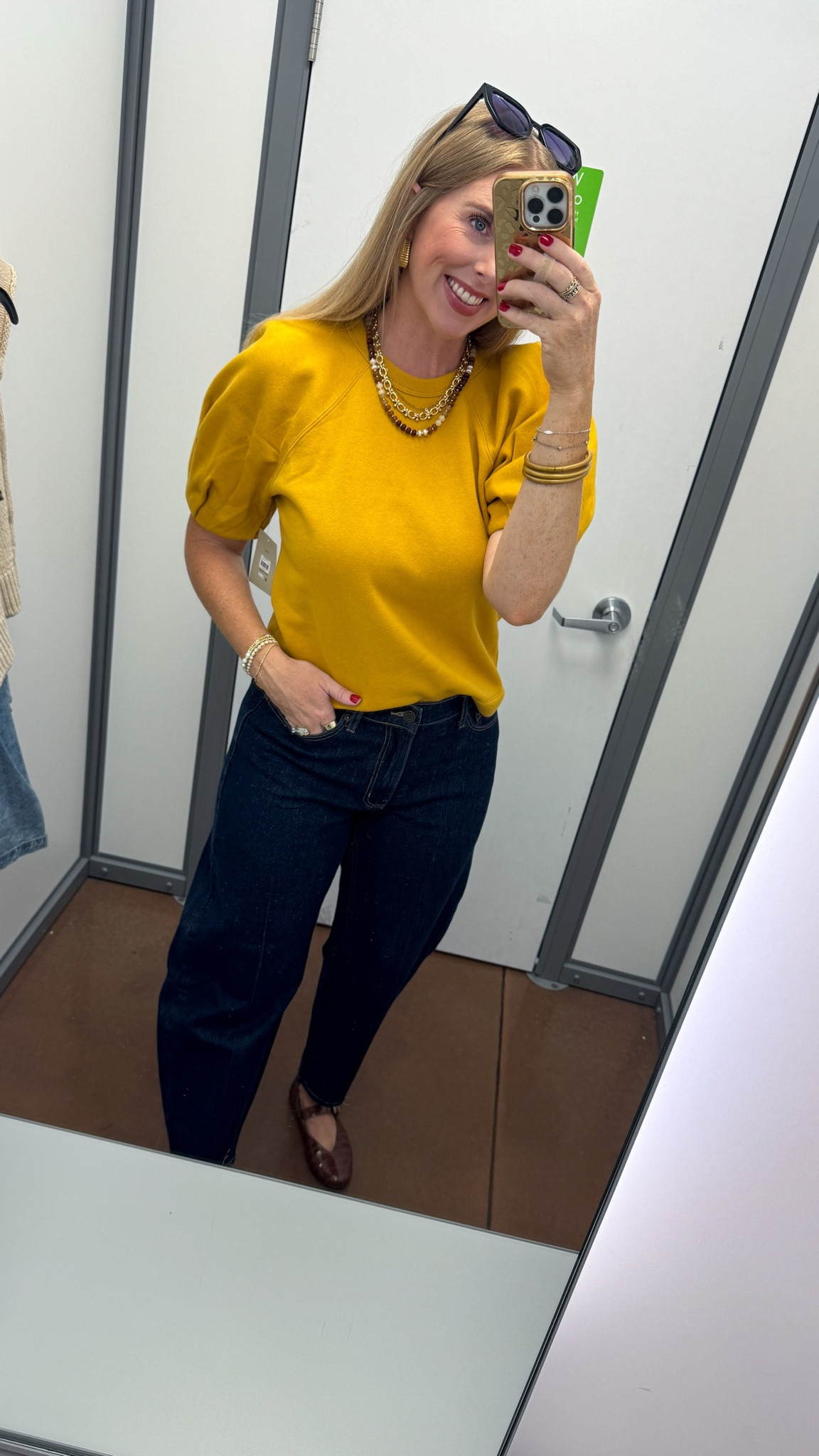 Scenario outfit from Walmart! Dark wash barrel jeans and balloon sleeve, short sleeve sweatshirt

#LTKootd