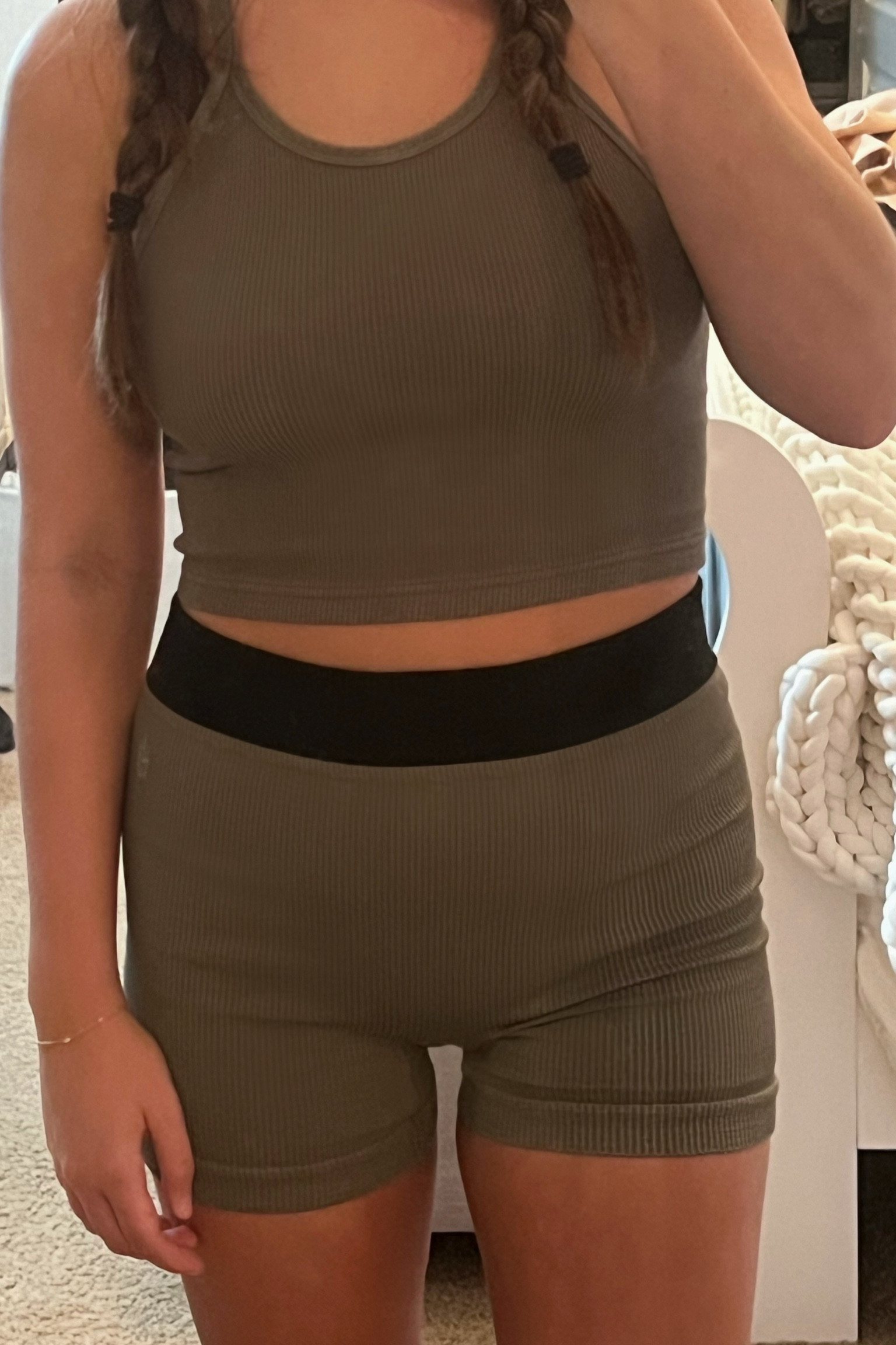 Quick workout ootd 💚🧃(had to crop out my messy room😅)

#LTKFindsUnder100 #LTKActive #LTKFitness