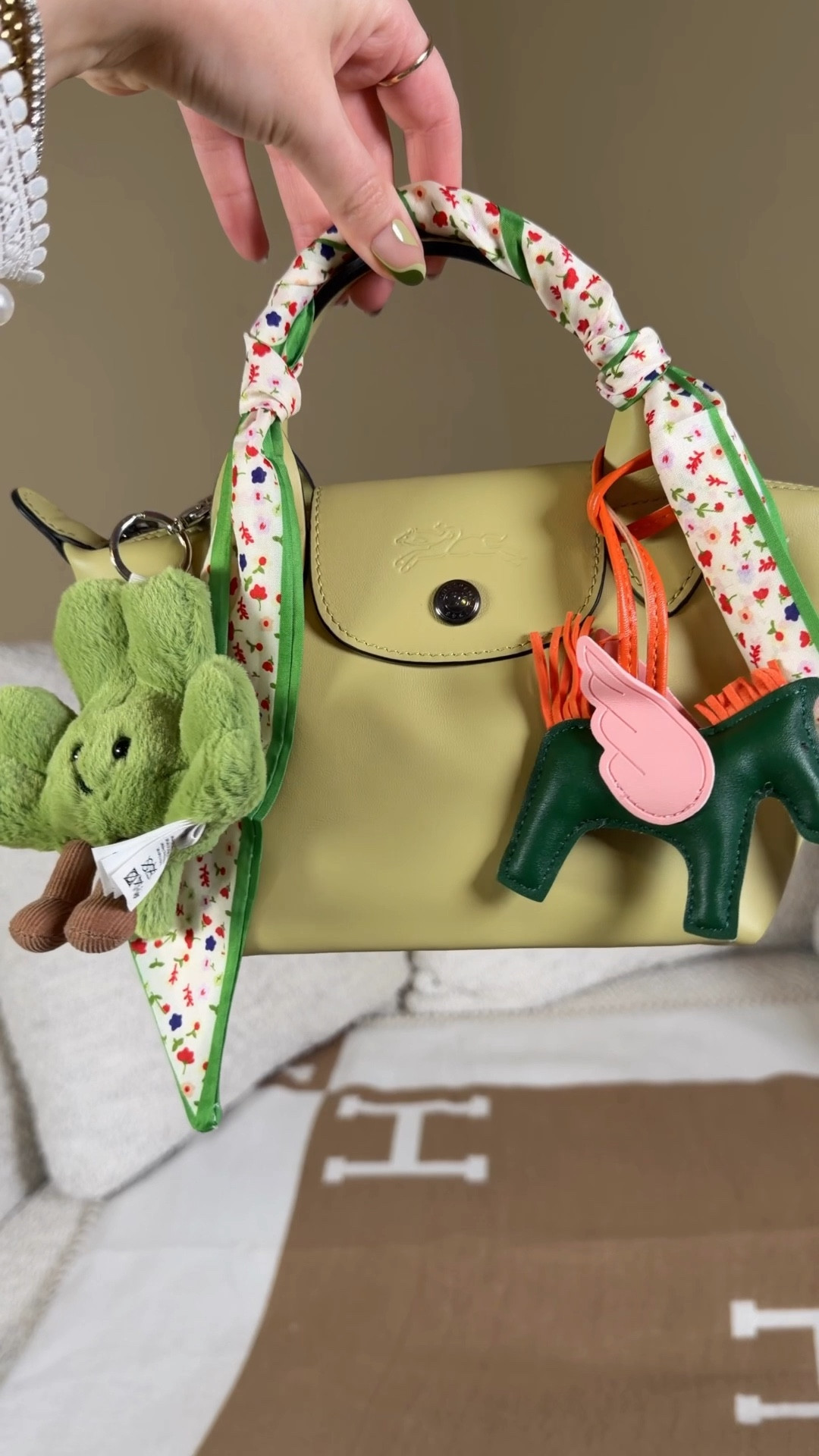 Lil St Patrick’s inspired bag styling for March 🍀💚☘️ comment SHOP & I’ll dm you the links 💚

Green pistachio Longchamp Le Pliage xtra
Floral Twilly
Jelly cat shamrock bag charm
Green Leather horse bag charm


#LTKootd #LTKdayinmylife #LTKSpringSale