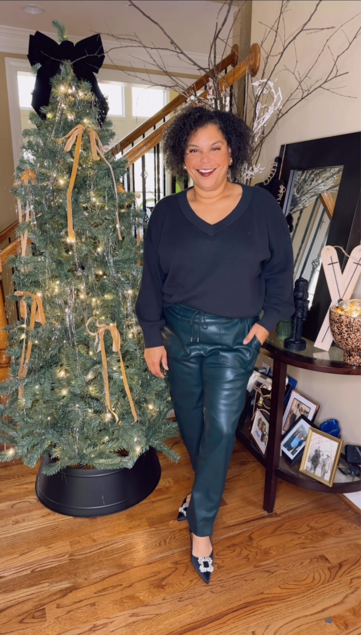 This 6.5 ft Christmas tree & outfit…in love!
Glam Tree Christmas Time Simple Christmas Tree Velvet Bows Tinsel 

#LTKHome #LTKHoliday #LTKFindsUnder50