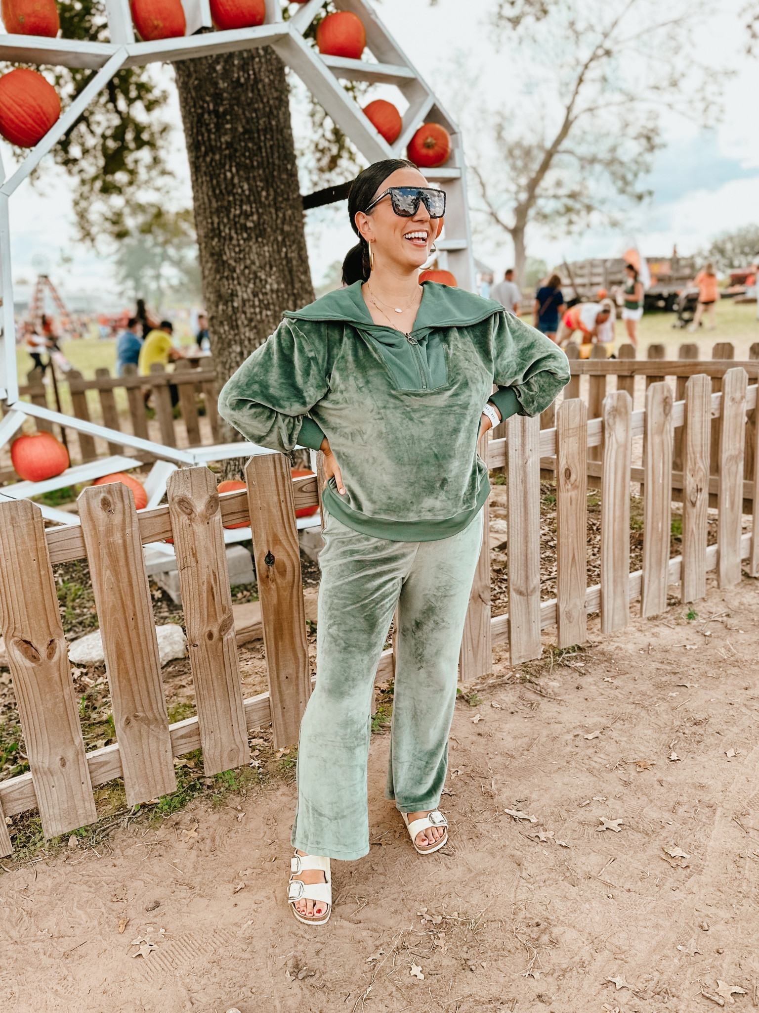 Fall outfit 👇🏼👇🏼

DISCOUNT CODE: SKYEJS10 gets you $10 off sunmersalt 

Wearing a medium in my pullover and medium in my long pants


#LTKfindsunder100 #LTKSeasonal #LTKsalealert