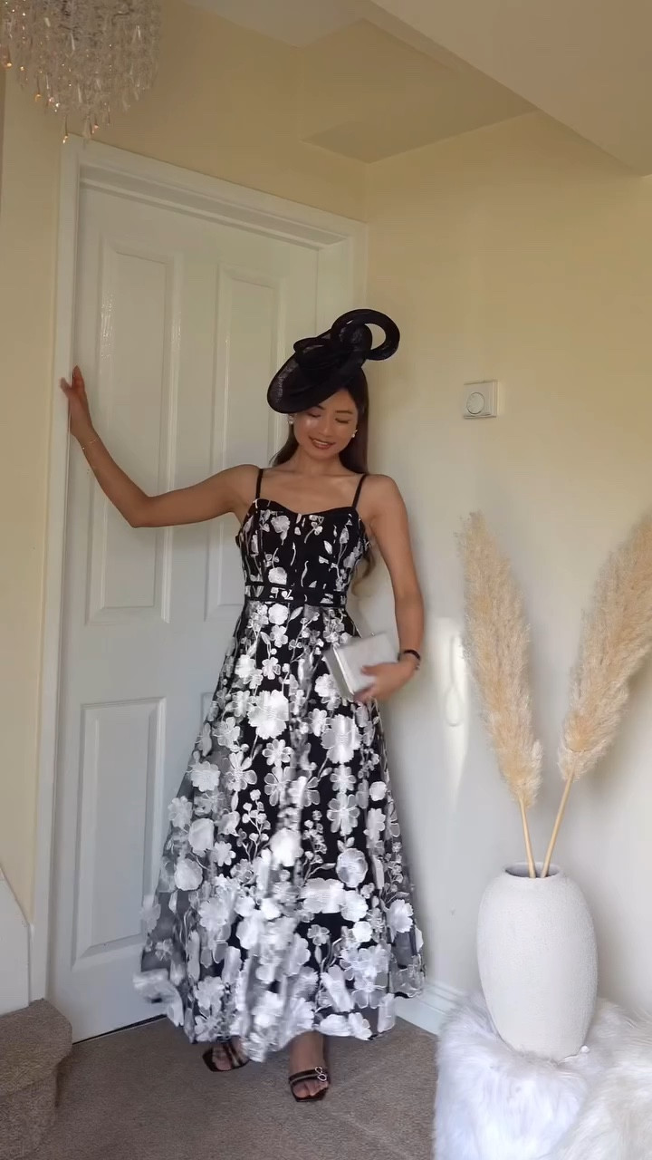 
#raceday #karenmiller #racedaystyle

#LTKsummer #LTKuk #LTKeurope