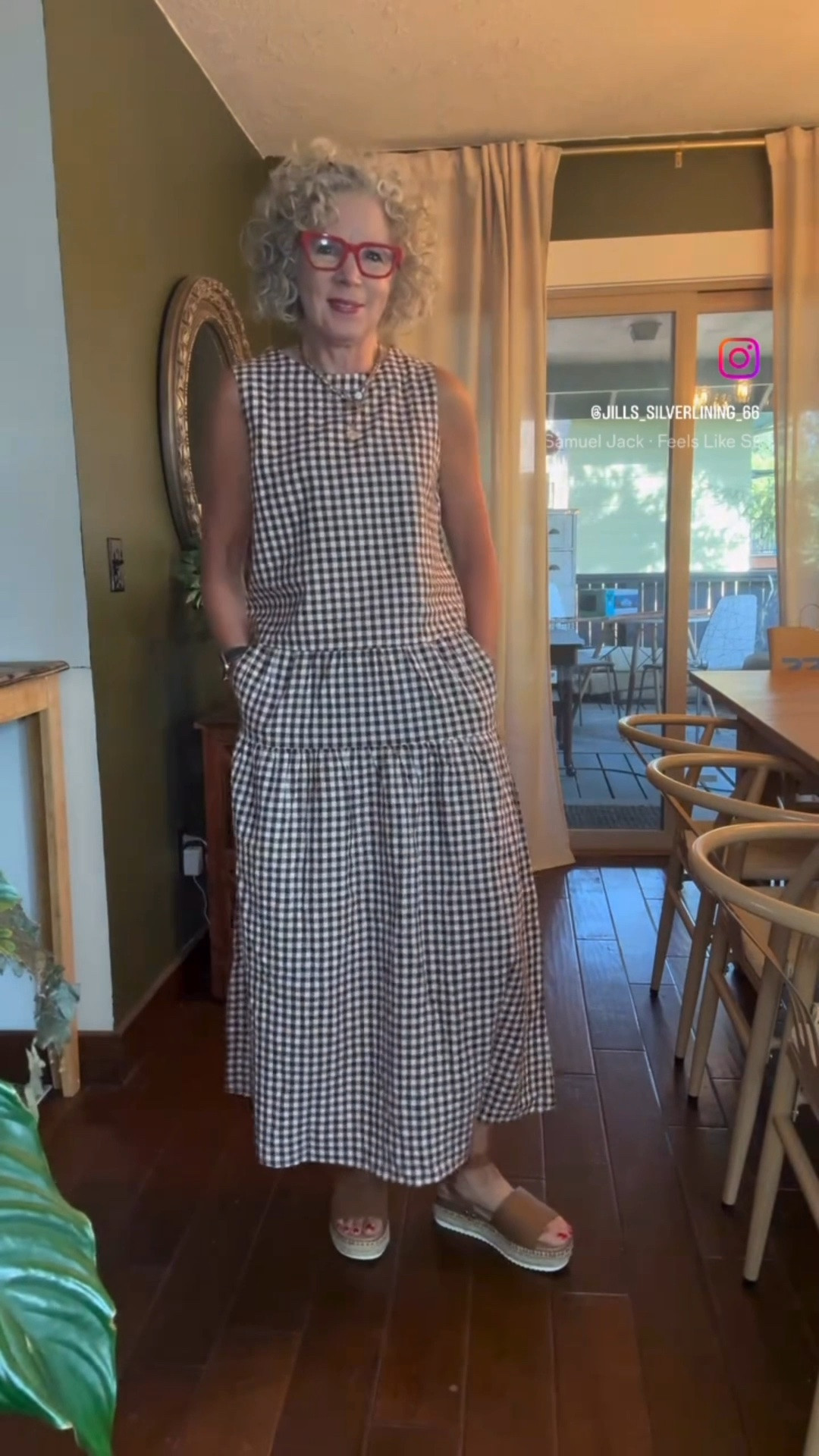 This is a great throw on and go style, mix and match style. I’m in a small.
It comes in six colors.