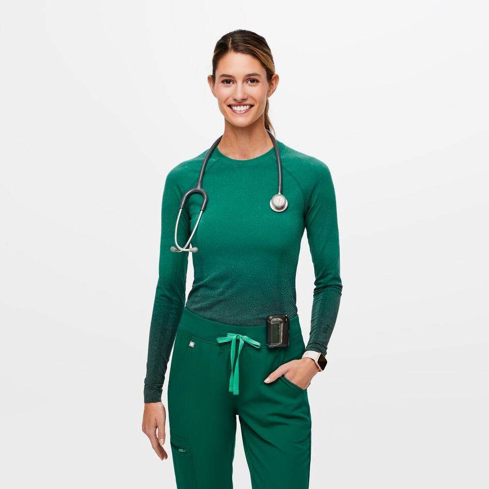 Women’s Salta Performance Underscrub  - Ombre Hunter Green · FIGS | FIGS