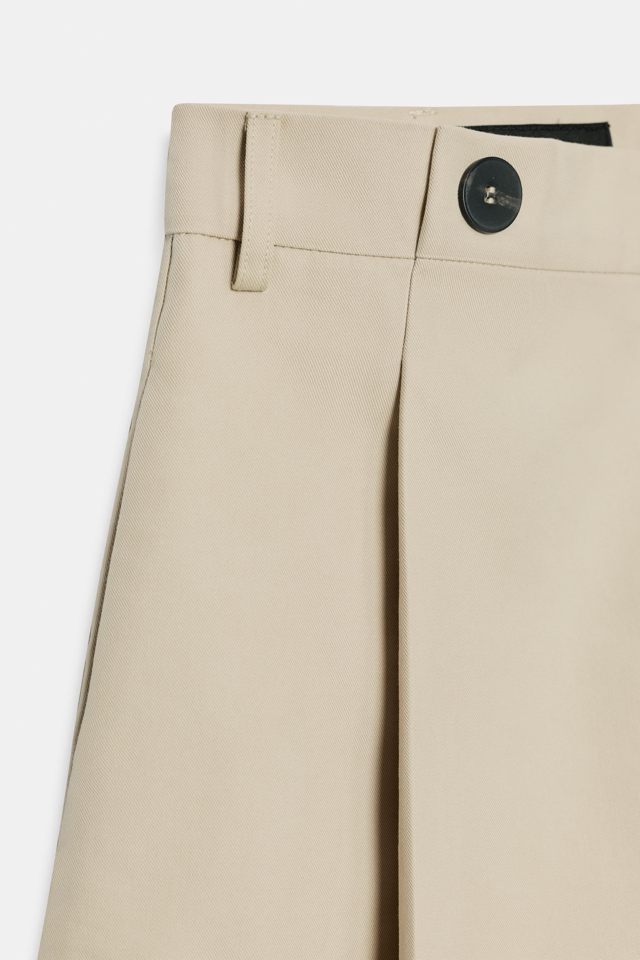 High-waist shorts featuring side pockets and false rear welt pockets. Detailing includes front pl... | Zara UK