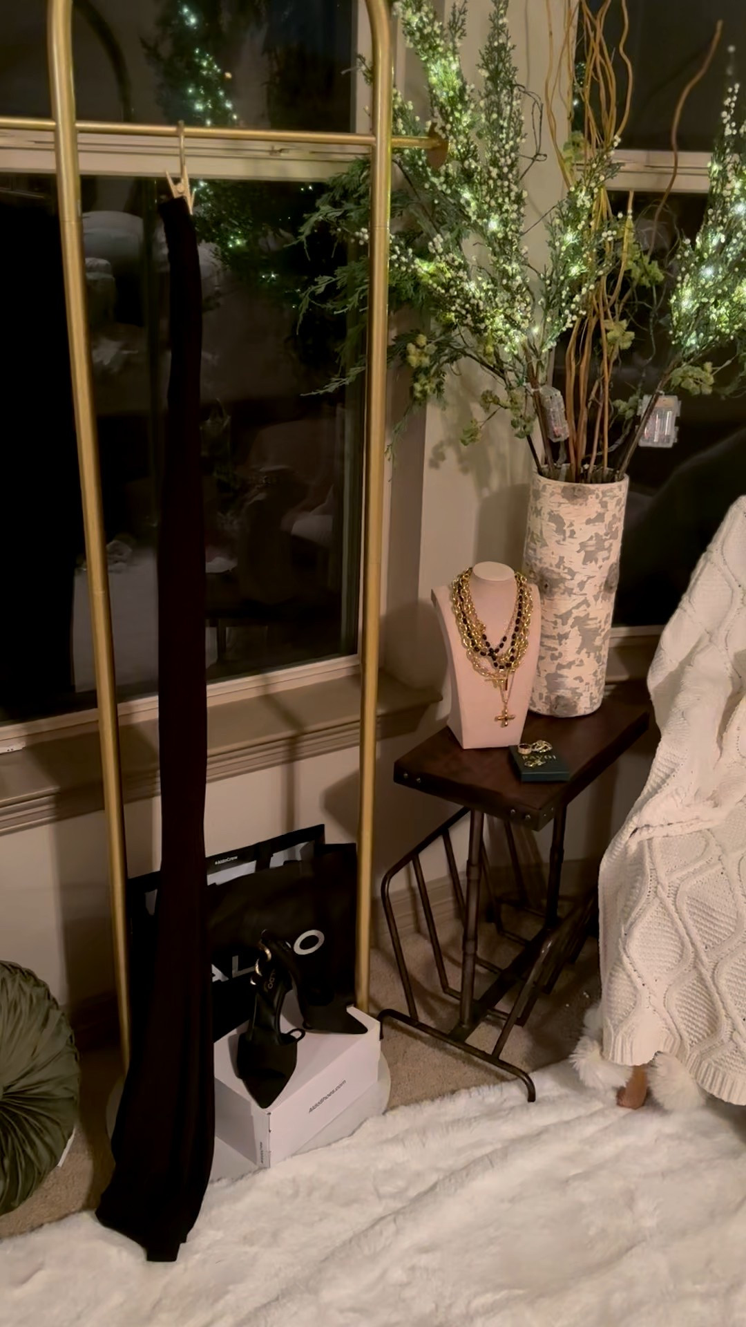 What I wore out 🖤✨

A simple black dress, layered gold necklaces, and classic heels—sometimes it’s the details that make the look.

Sharing a quick pan-over of the full outfit before heading out. Everything linked here if you’re building looks for dinners, events, or holiday nights.





#WhatIWore
#EveningStyle
#ClassicLook
#HolidayOutfit
#OutfitDetails
#LTKStyle
#StyleInspo
#LayeredJewelry
#HeelStyle
#NattyJStyle


#LTKHoliday #LTKGiftGuide #LTKootd