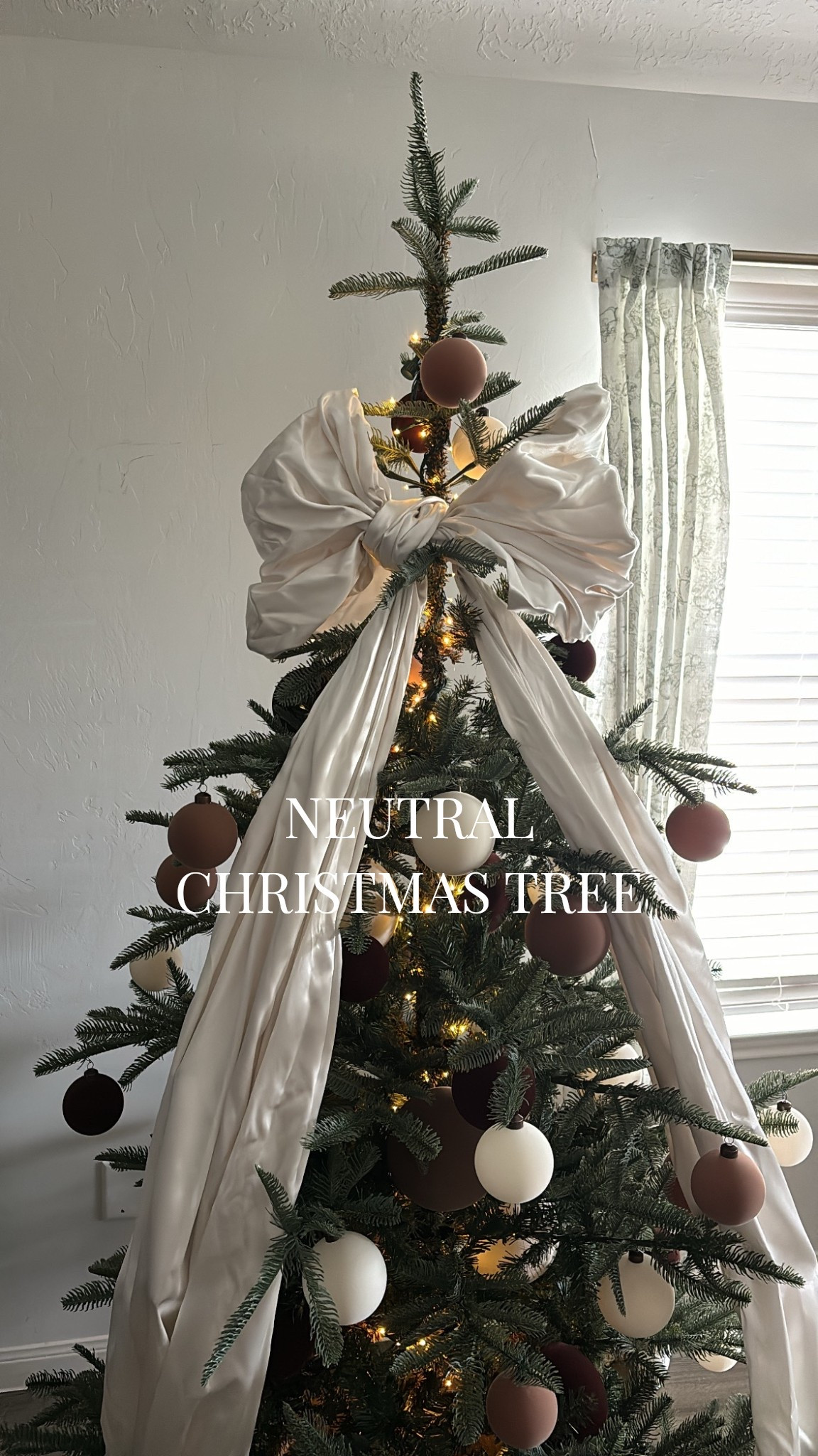 Christmas tree decor! 🤎

the bow is a DIY, I used white poly satin (linked an option below).

#LTKStyleTip #LTKHome #LTKHoliday