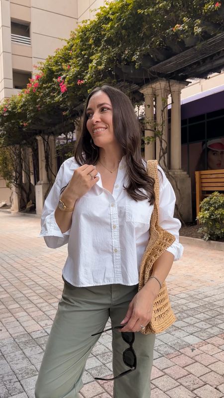3 Spring and Summer Must Have’s

1. Cropped poplin shirt - this one isn’t too short and is also perfect for the office.
2. Green pants - these are straight leg but green pants in any cut are trending! 
3. A woven bag - need I say more?!?

#loft #springstyle #summerstyle @loft

#LTKStyleTip #LTKSeasonal #LTKOver40