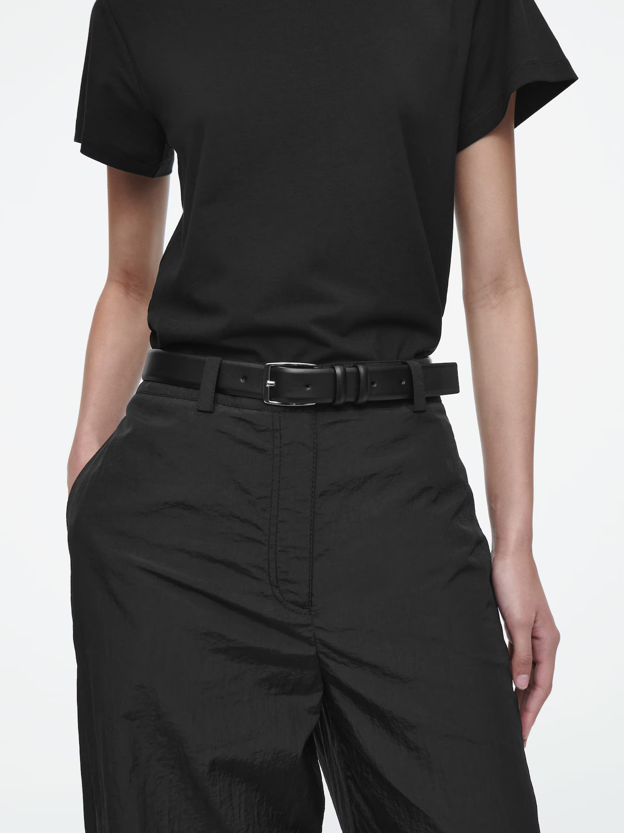 KLASYCZNY SKÓRZANY PASEK - CZARNY | COS (EU)