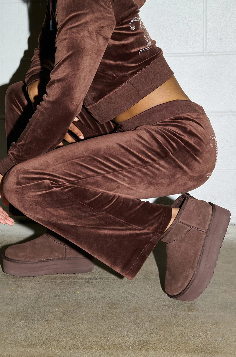 UGG CLASSIC ULTRA MINI PLATFORM IN BROWN | AKIRA