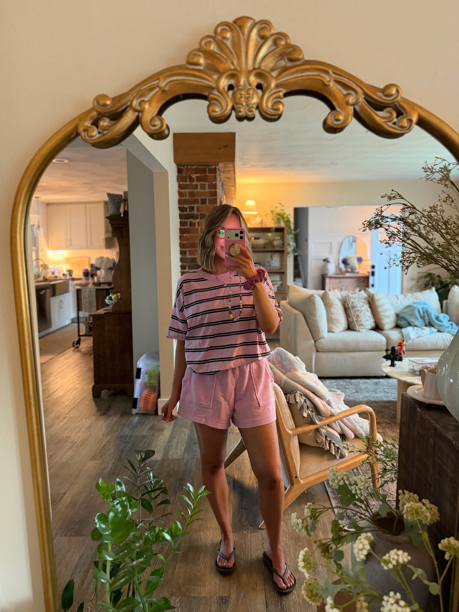 Outfit from last nights vlog! 💕 comfiest pieces!!! & I love the brown in this striped tee, so cute 😍😍 size medium in both the tee and shorts!

Archie’s, Aerie, pink and brown, striped tee, boyfriend tee, flip flops, caep phone accessories

#LTKdayinmylife #LTKmomlife #LTKootd