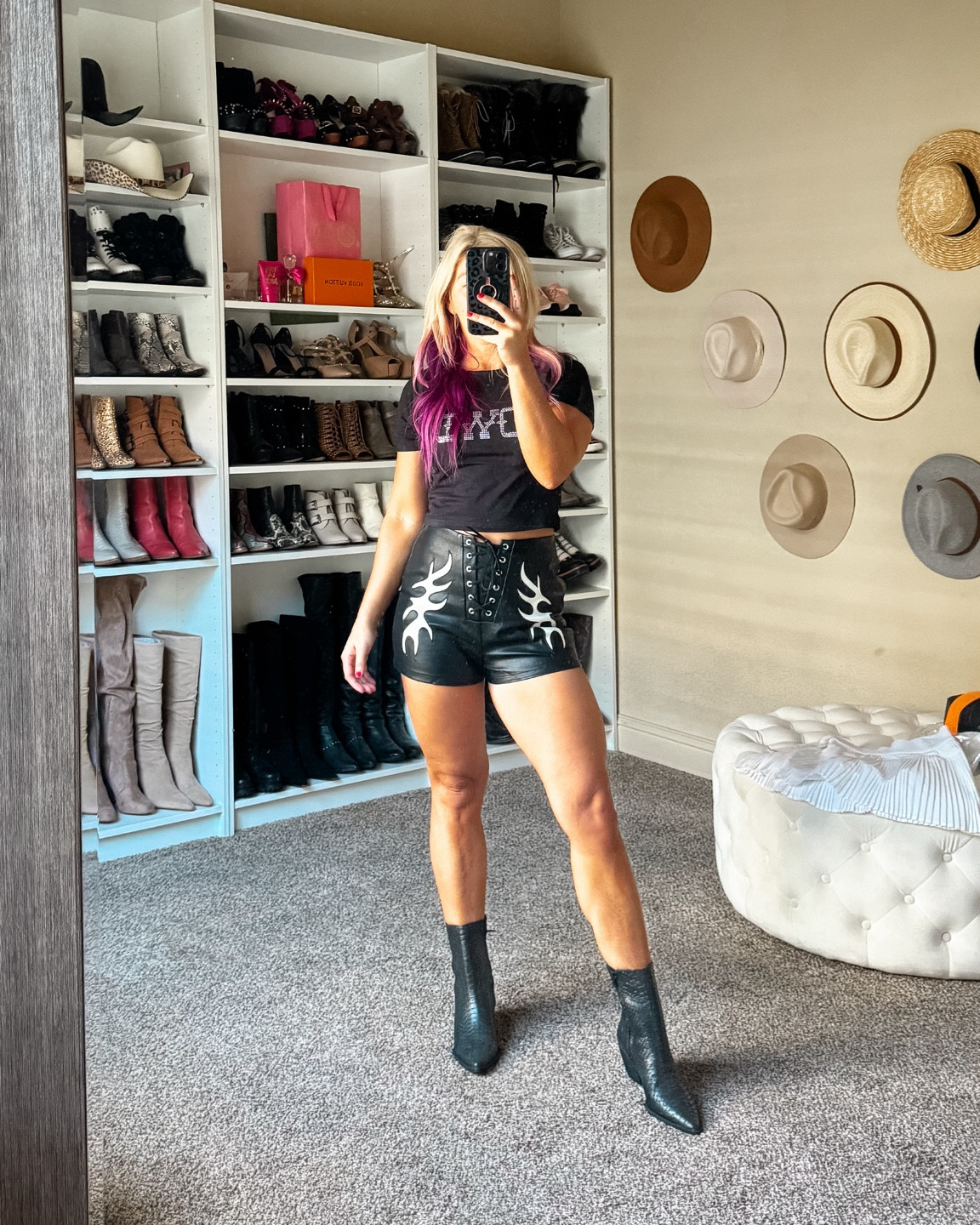 Country festival concert outfit - black leather 
Howdy t shirt rhinestone small
Black leather shorts small 
Black western boots 

#LTKParties #LTKShoeCrush #LTKFindsUnder100