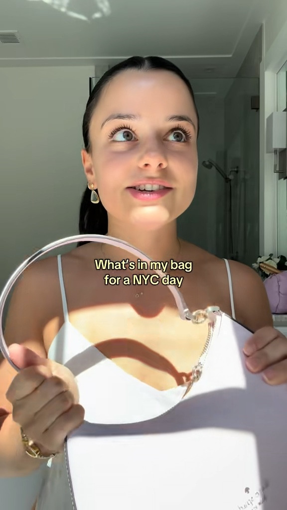 What’s in my bag!!