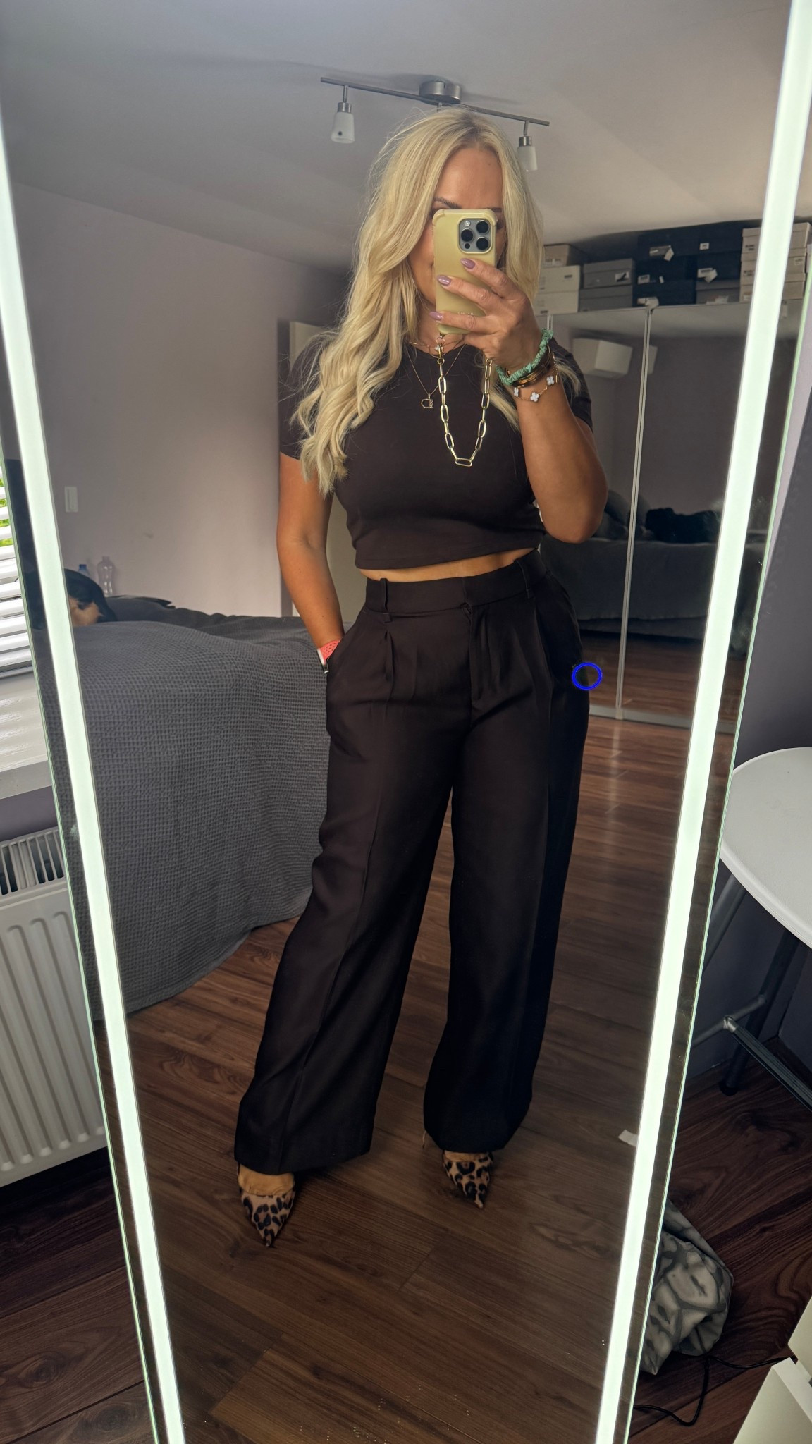 In my brown era 🤎 but make it budget - pants size 36 - top & shoes are Zara

#falloutfit #brown #zara #hm
