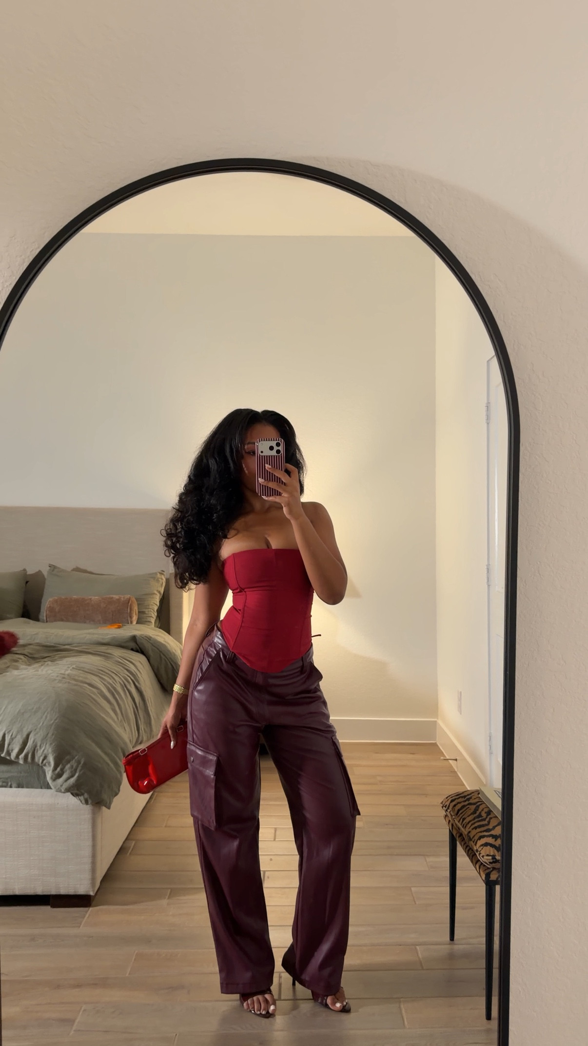 I love it here 💌 Valentine’s Day date night outfit. Original corset top is from White Fox Boutique, original cargo pants are from ASOS. Added some similar options below.

#valentinesday #valentinesday2026 #fiancée #2027bride #datenightoutfit 

#LTKootd #LTKgrwm