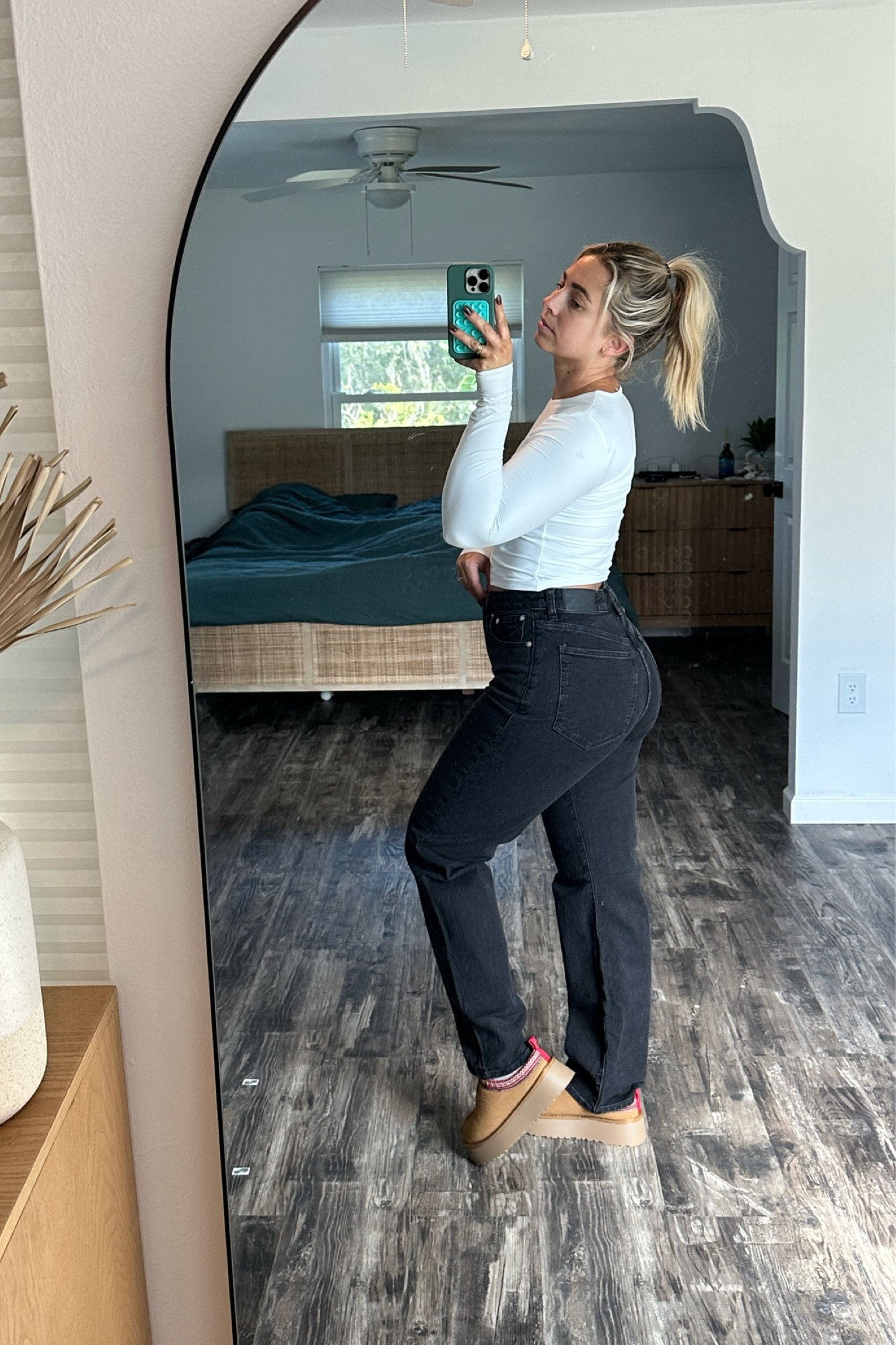 My new favorite black jeans

#LTKxMadewell