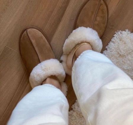 Cute cozy comfy casual fall outfit! My favourite fuzzy slippers in the whole world. Also a perfect Christmas gift! 

#LTKHoliday #LTKSeasonal #LTKGiftGuide