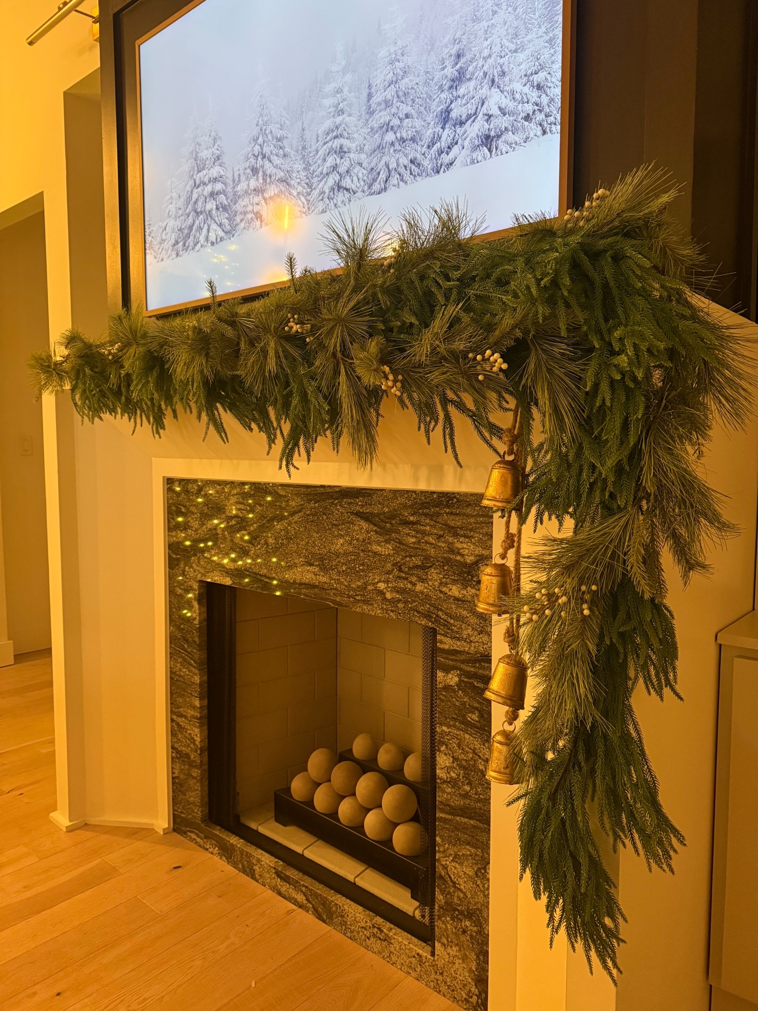 Garland 

#LTKHoliday #LTKHome