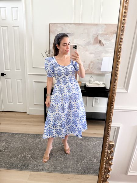 How perfect is this blue print midi dress?? Under $200, would be amazing for a summer trip, bridal shower. Wearing size XS



#LTKtravel #LTKstyletip #LTKwedding