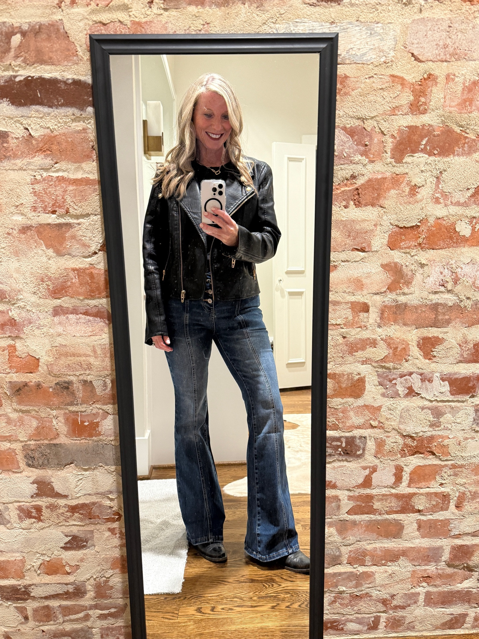 These jeans are only $38 and fit like a GLOVE! 

#LTKGiftGuide #LTKHoliday #LTKSeasonal
