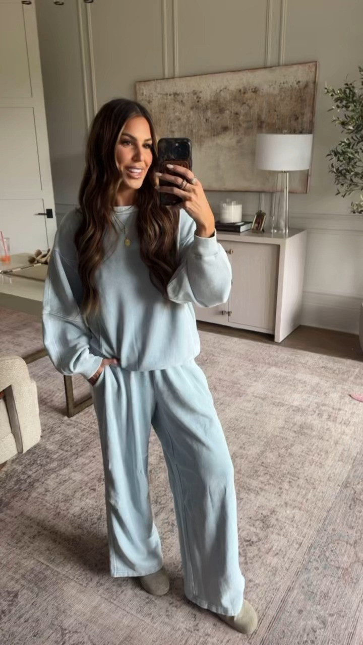 wearing a small sweatshirt and medium sweatpants 🩵  

 