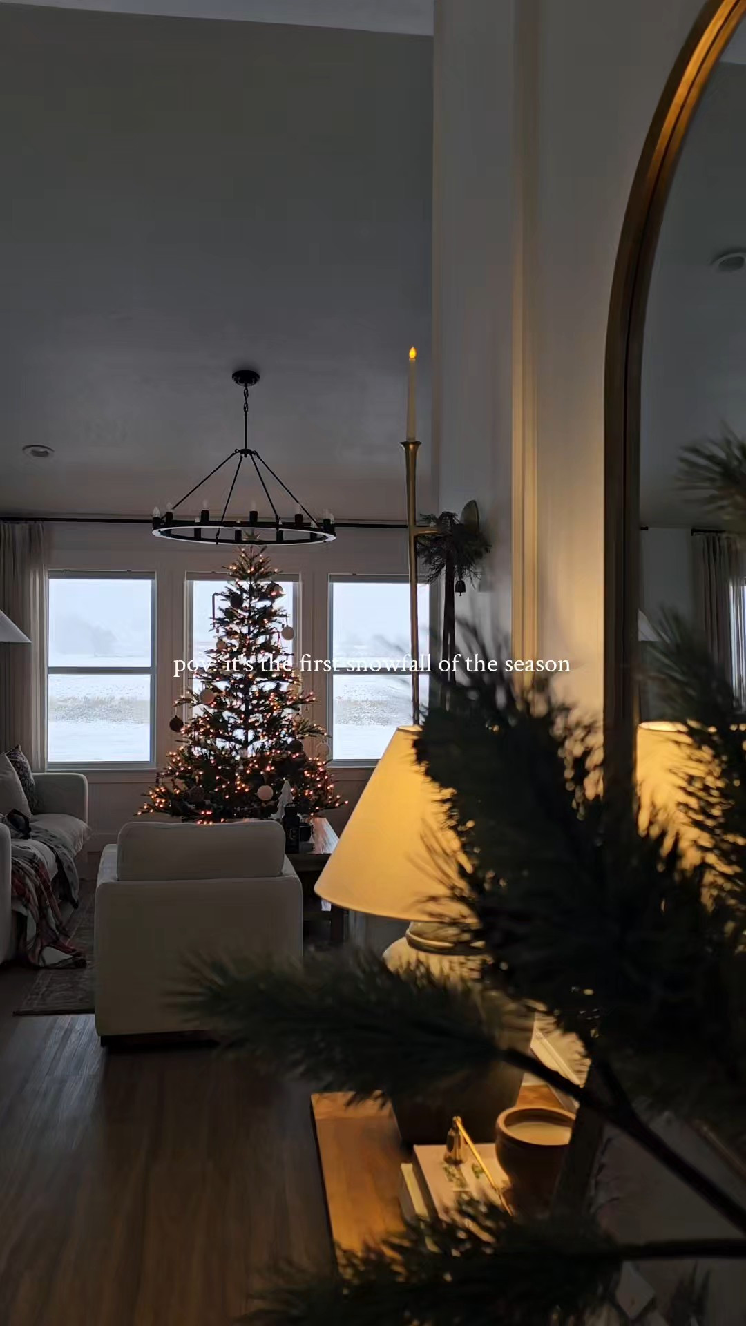 First snowfall of the season makes for an extra cozy sunday morning ❄️🎄

#LTKHoliday #LTKHome #LTKSeasonal