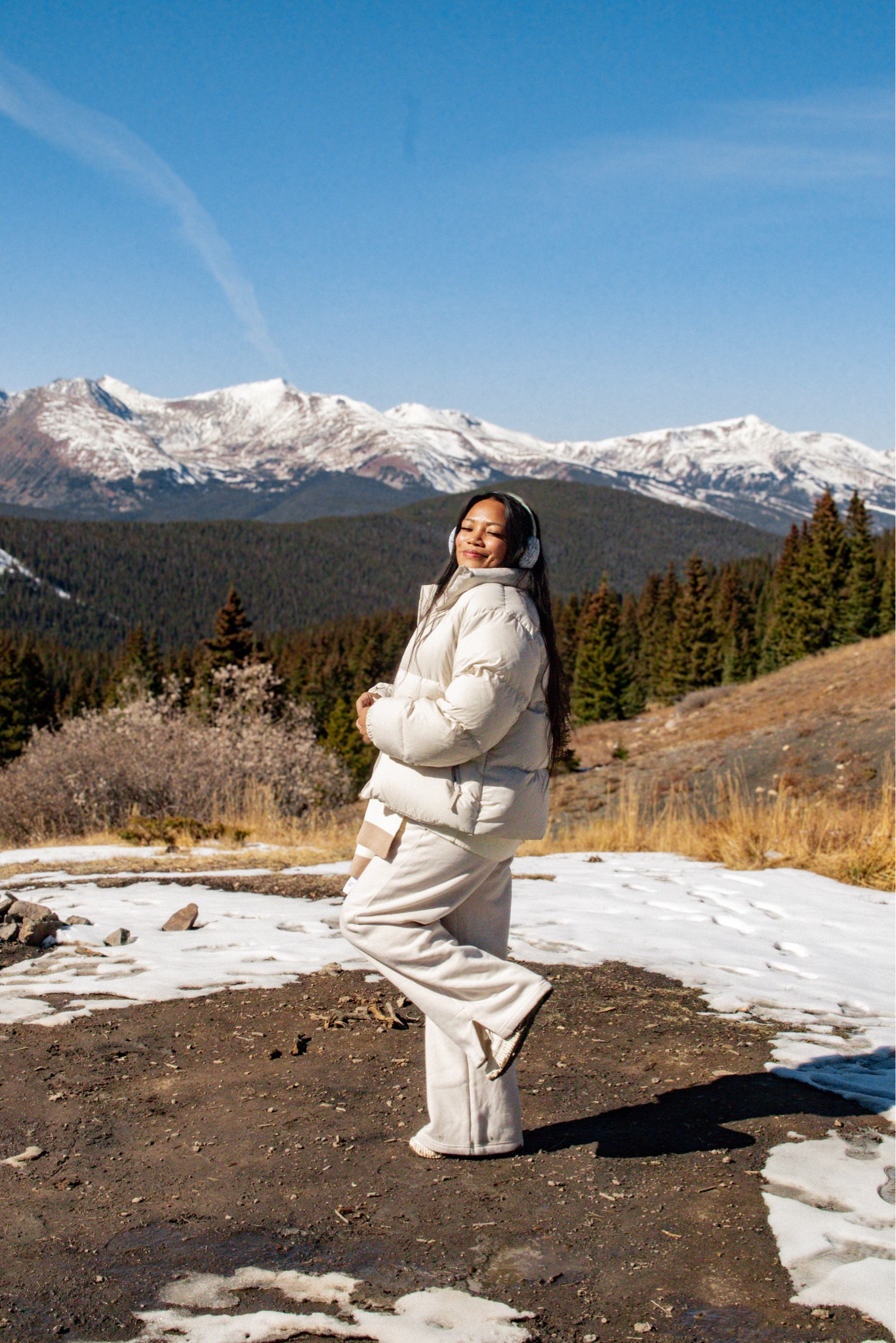 Staying warm while visiting Breckenridge, Colorado for the first time! Love my sweatpants (M) although I could’ve sized down; it has a drawstring tie to adjust the waistband though. Paired with my @aritzia puffer jacket (M) and @dolcevita sneakers (7) 🤍

Apres Ski style, winter resort style, luxury winter vacation outfit, ski mountain outfit

#LTKMidsize #LTKTravel #LTKSeasonal