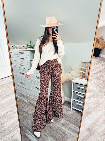 Fall outfit: flare floral pants and cropped sweater - size small in both 

#LTKfindsunder50 #LTKstyletip #LTKSeasonal