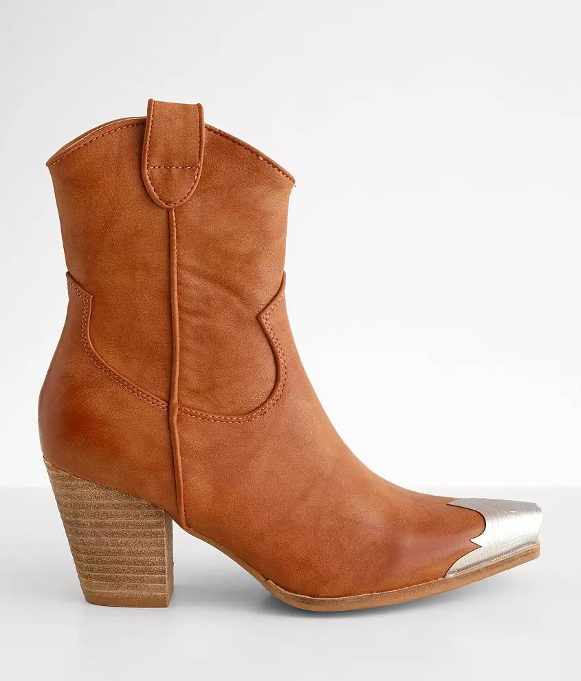 Dakota Western Ankle Boot | Buckle