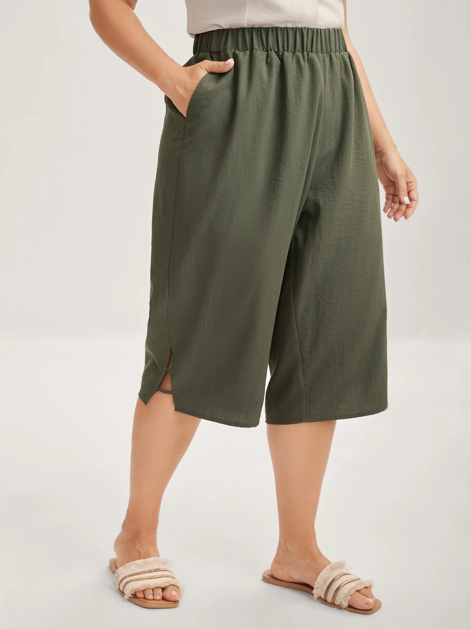 Stretchy Waist Straight-Leg Capri Pants | Bloomchic