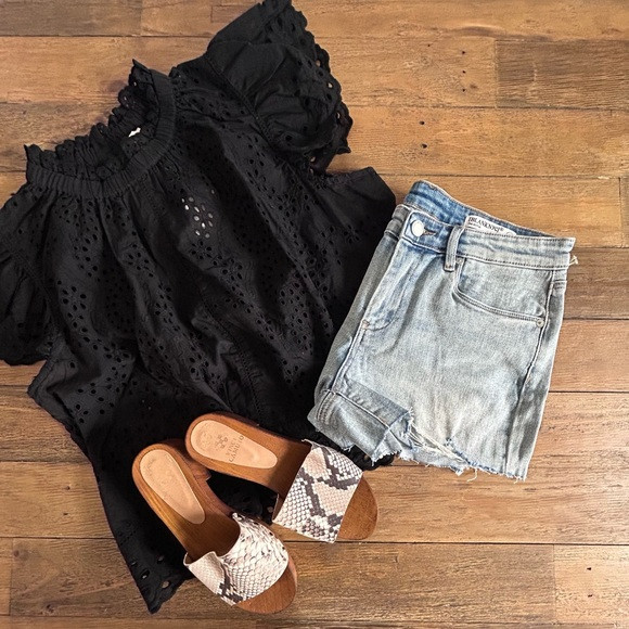 JENNIFER & GRACE Anthropologie Eyelet Top Button Back. | Poshmark