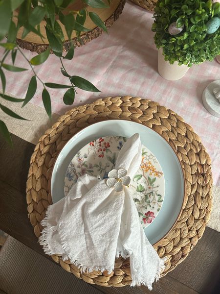 Spring tablescape
Floral plates 
Easter plates 
Dinnerware
Amazon


#LTKhome #LTKfindsunder50 #LTKfindsunder100