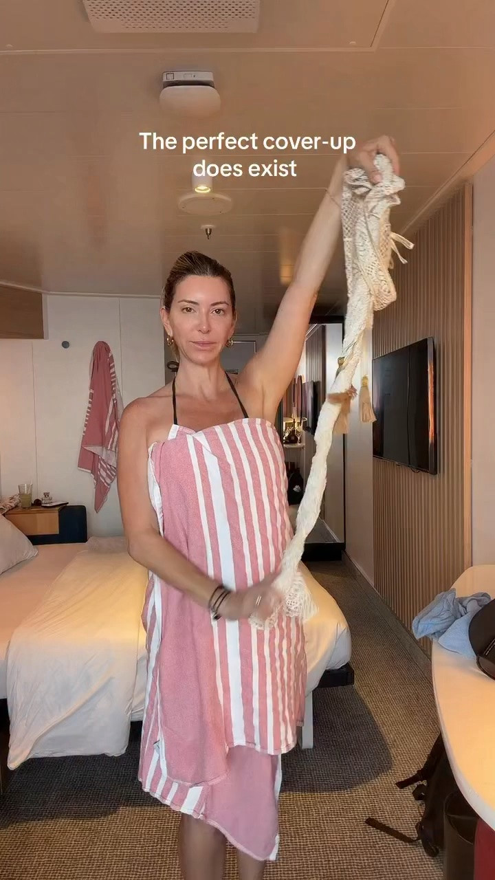 Wait until you see her… and yes this transition took me 10 tries 😂 hehe 

Comment outfit to shop and get size info. Also LOVED my bikini too (I’ll send it if you want ) #everythingbutwater #eurosummer #cruiseootd