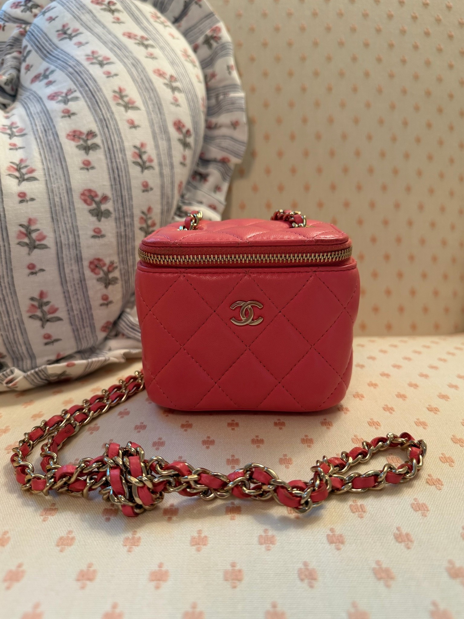 My Vivrelle borrowed bag for the month! I linked other link available purses you are able to currently borrow that would also be fun like this one! Dont forget to use my code KRISTENSHEFFEY for your first month on me! 🩷