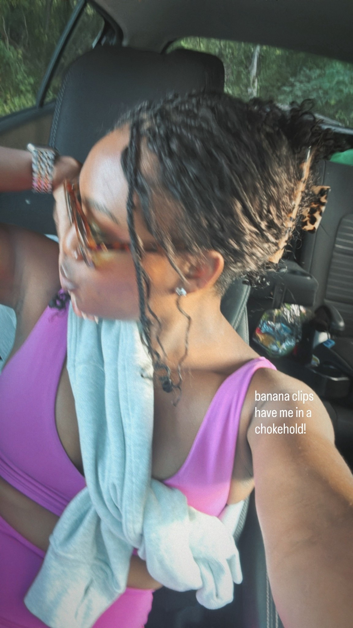 Completely obsessed with banana clips. It’s the perfect transition accessory for fall!