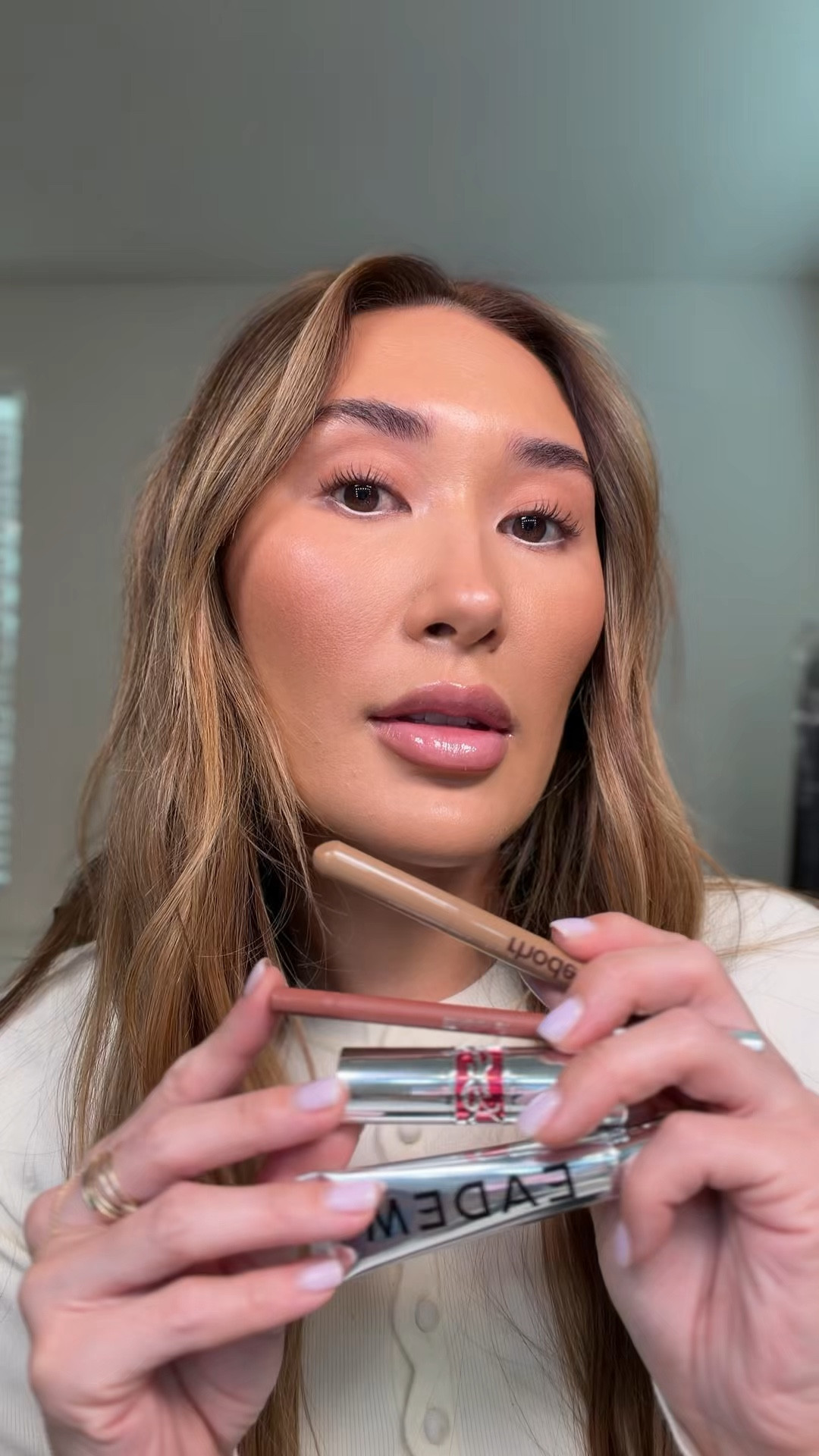 Spring lip 

Liners: Twist + Tanline 
Lipstick: Bubblegum 
Gloss: Chateau Rose 