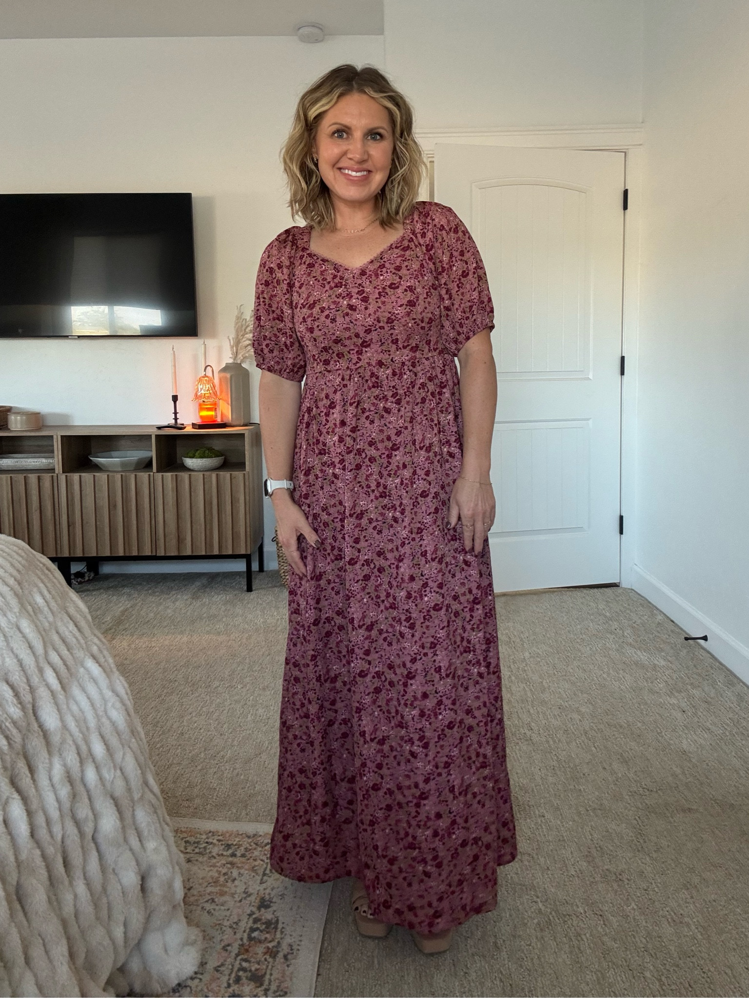 This dress is amazing! The quality is so good, the colors are vibrant, it’s a trendy corduroy fabric but extremely light! Wearing a size small  