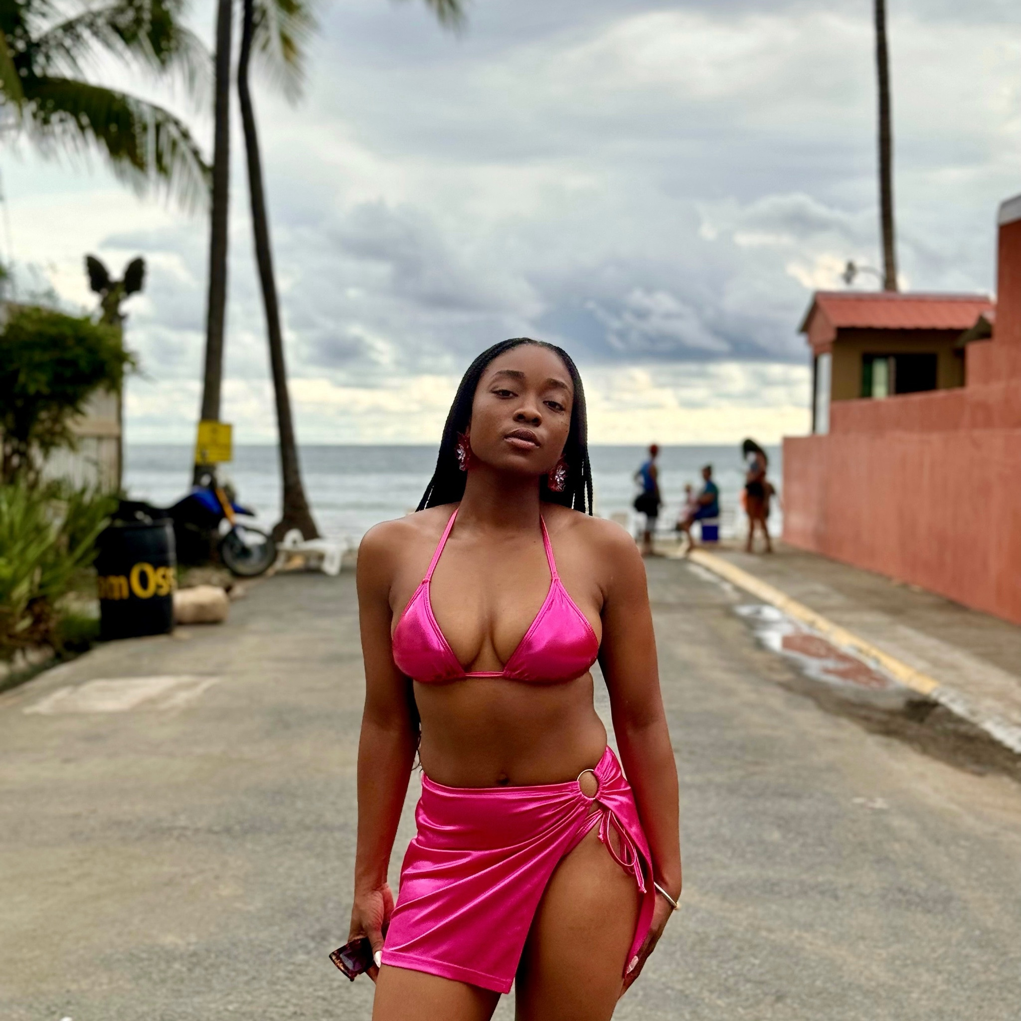 Hot Barbie Summer 👙💕☀️
•
Shop the look! Link in bio 🥂
•
#beachbabe #beachbody #hibarbie🎀💓☺️ #hotgirlsummer #shopmylook #fashionfriday