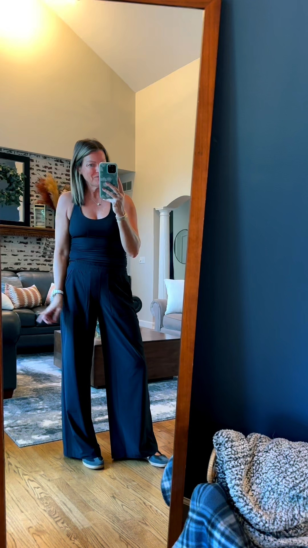 Wide leg pants 



#LTKOver40 #LTKStyleTip #LTKActive