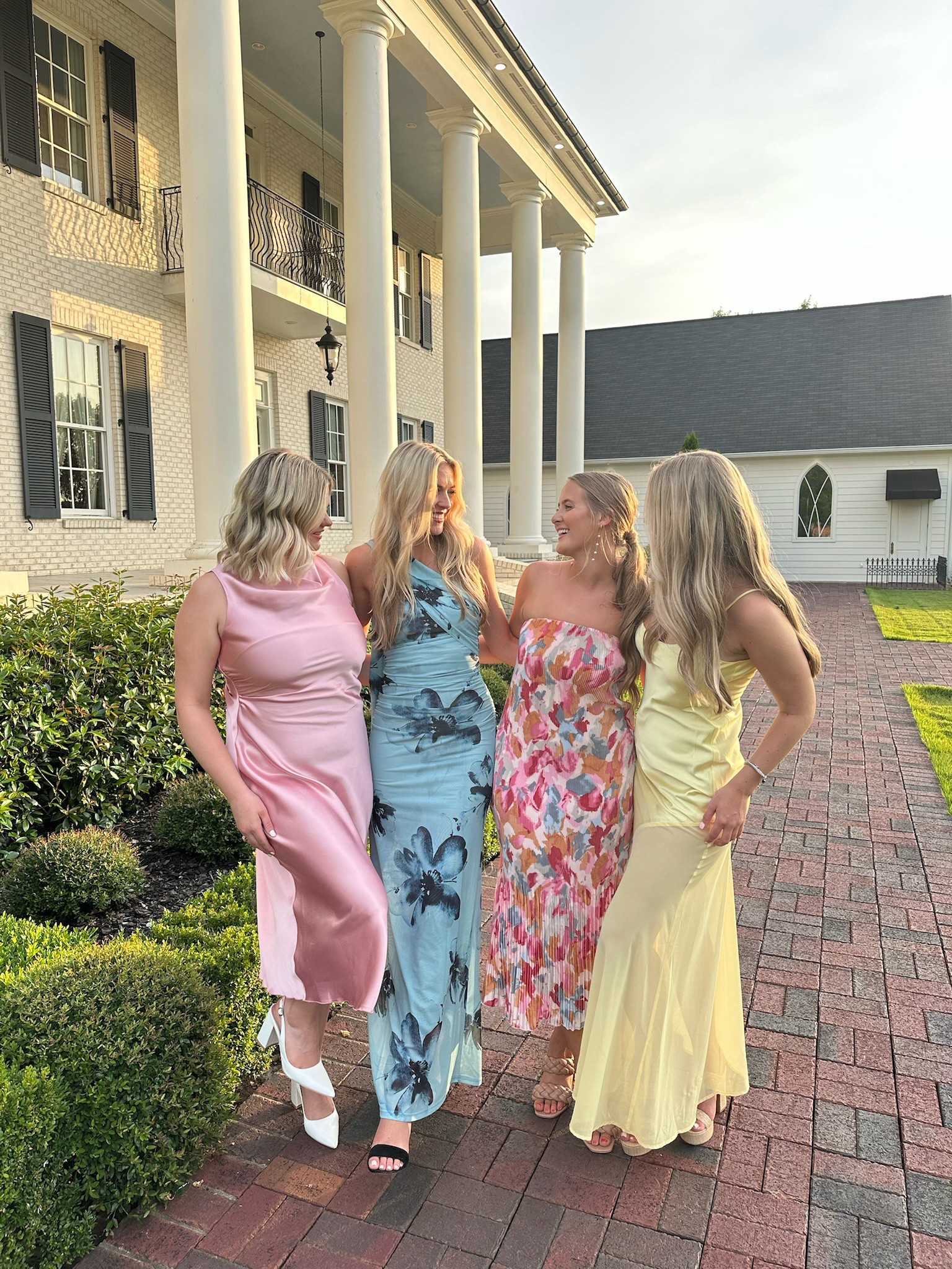 Got so many compliments on my dress this weekend, so I wanted to share!! I think I need the baby blue next 🤩