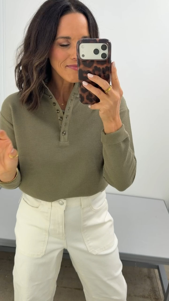 olive green is THE color for fall!! this walmart top is such a good everyday staple! MAJOR Aerie vibes!!!👏🏻

size small

#WalmartFinds #WalmartFashion #WalmartStyle #FallFashion #AffordableFashion #LTKCreator